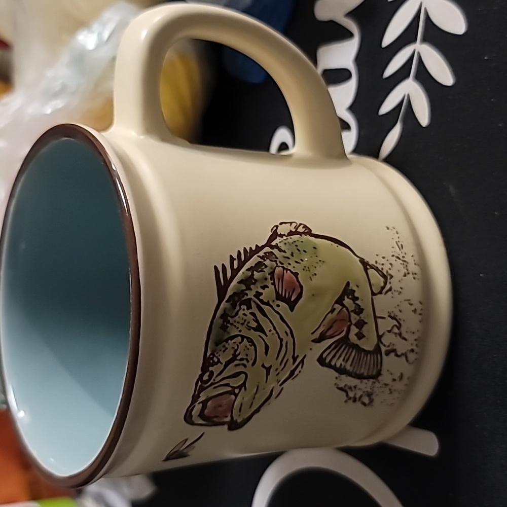 RARE New Spectrum Designz 2017 Lrg Mouth Bass Fly Fishing Lodge Coffee Mug - Picture 3 of 8
